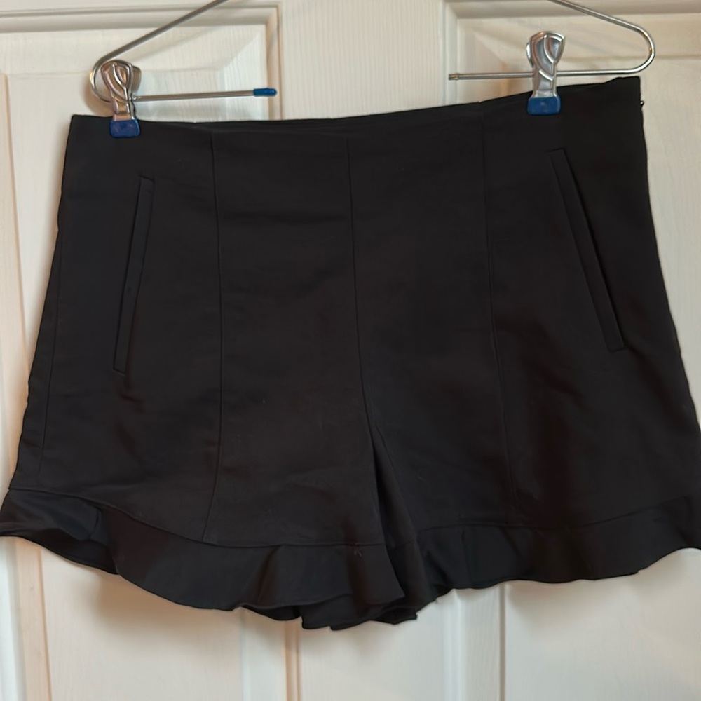 1.State Black Ruffle Hem Flat Front Shorts size 6